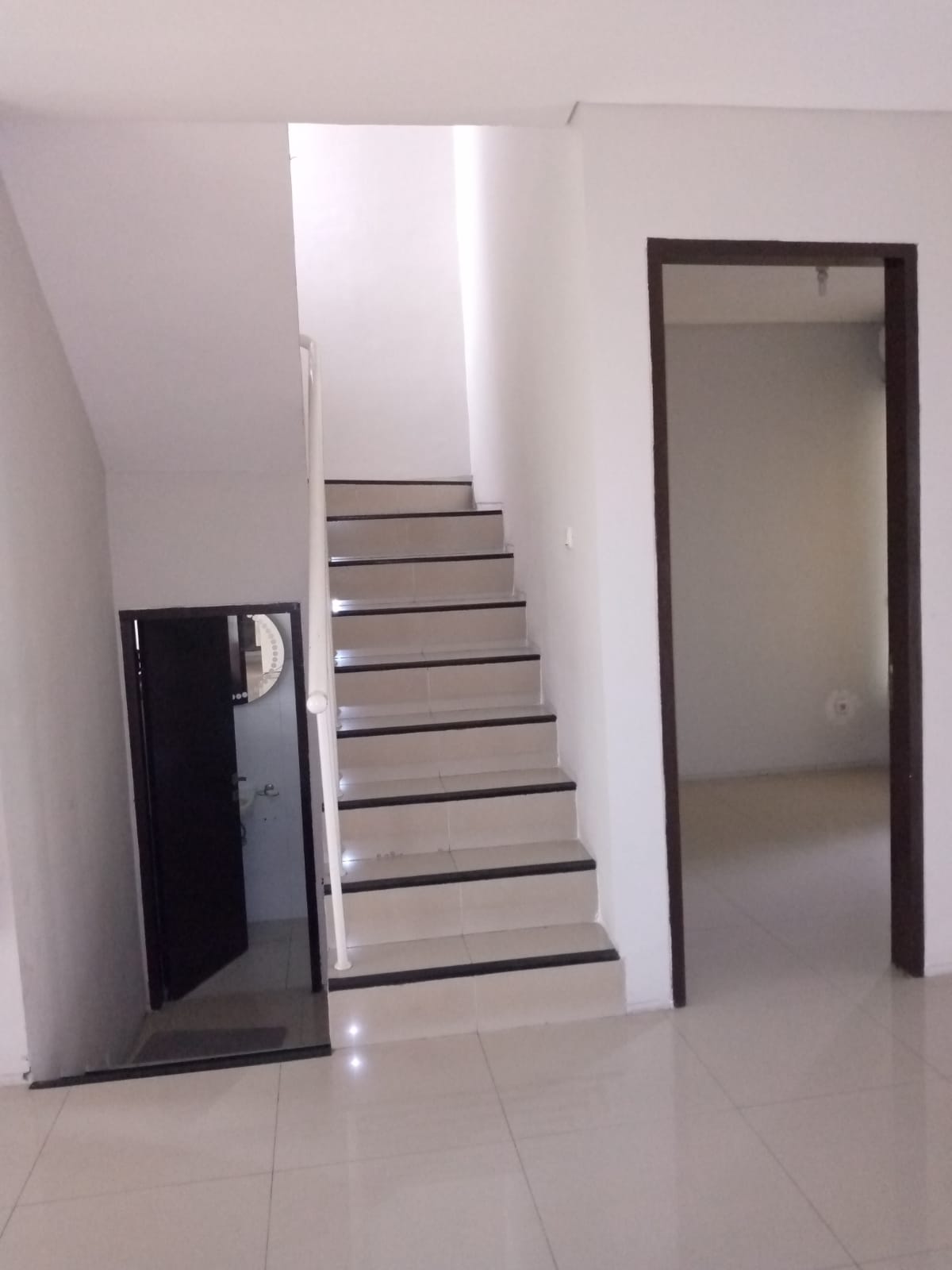 Rumah Disewakan Semi Furnished di Cluster Ellysium Lippo Cikarang